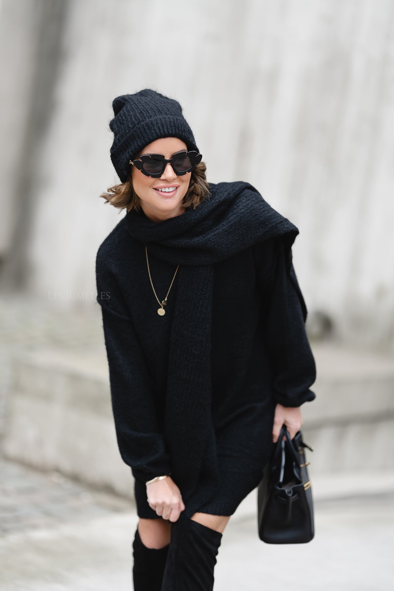 Robe tricotée Sally avec écharpe et bonnet noir