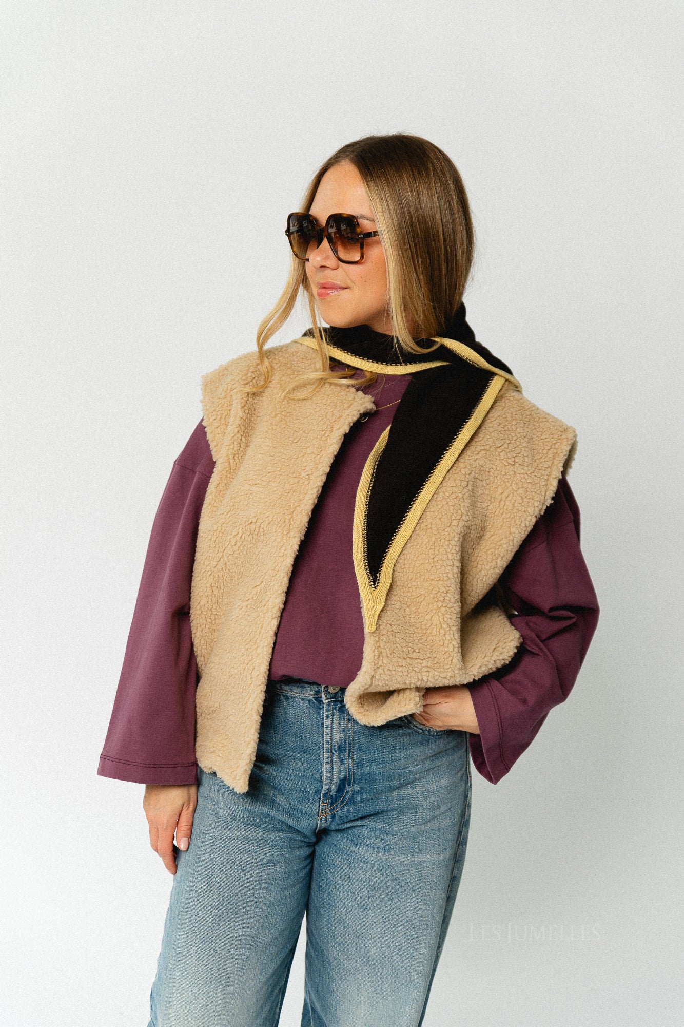 Axelle sleeveless jacket beige