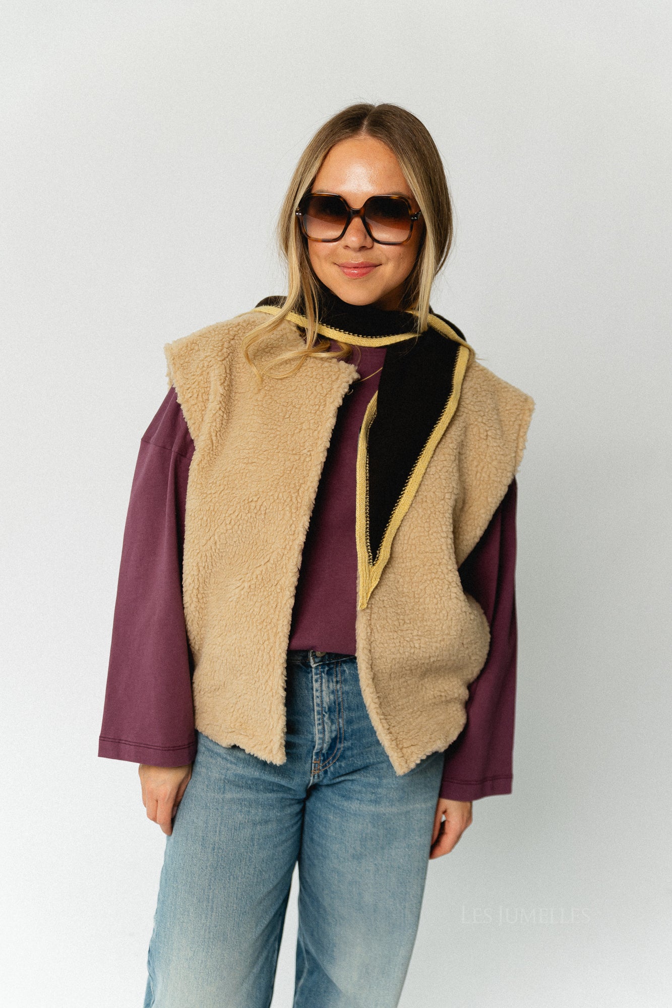 Axelle sleeveless jacket beige