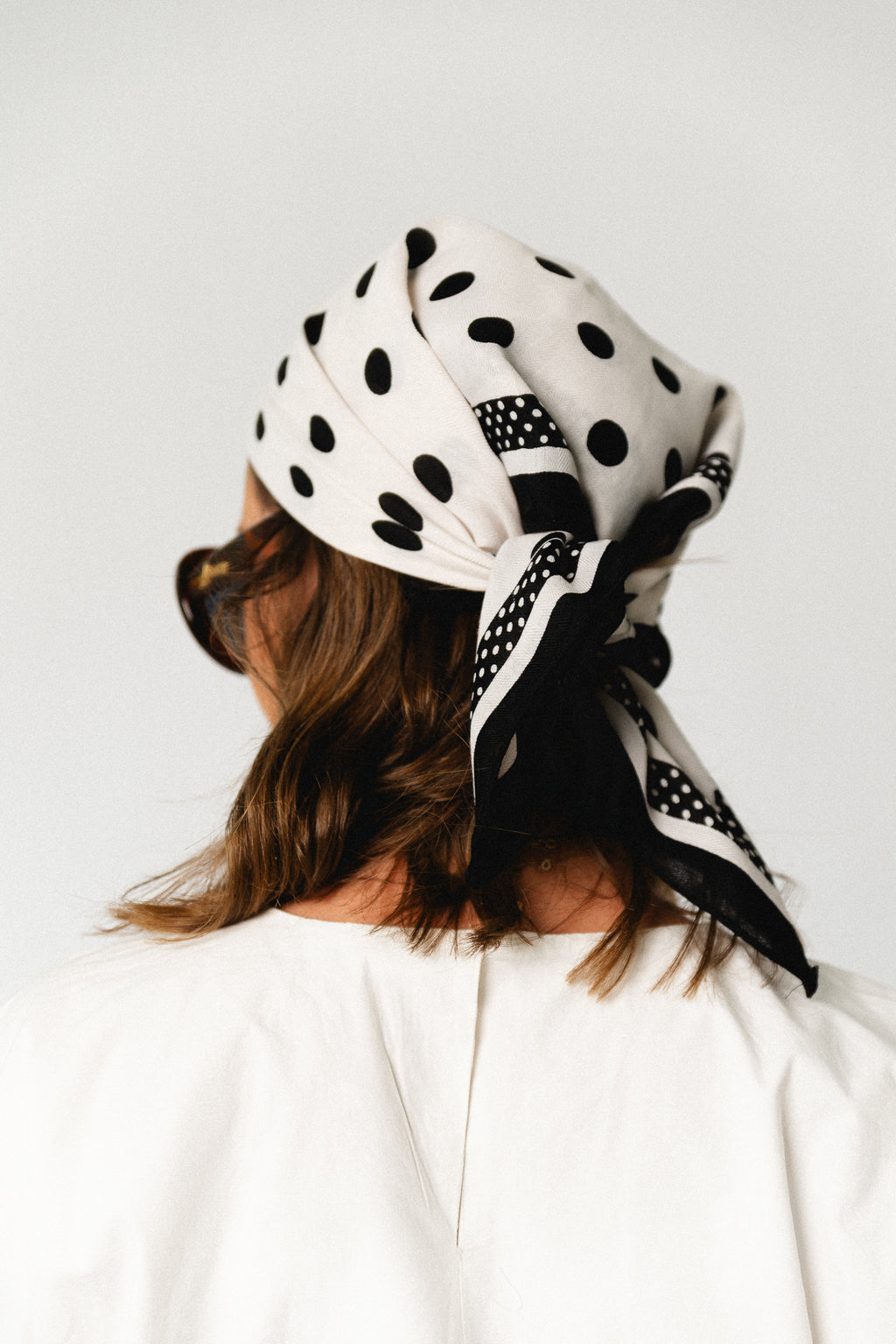 Polka dot scarf black and white