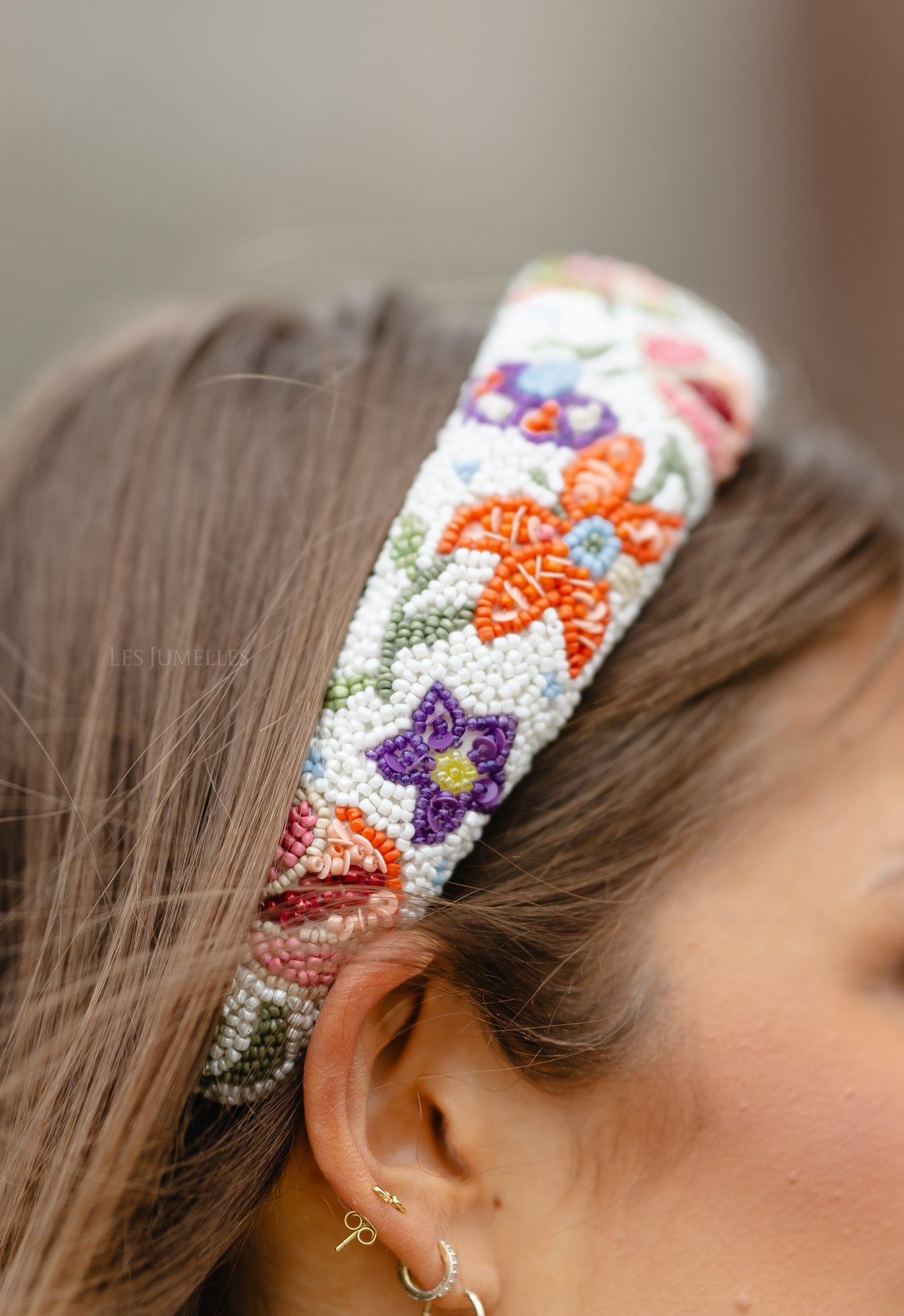Primula haarband met brede kralen wit