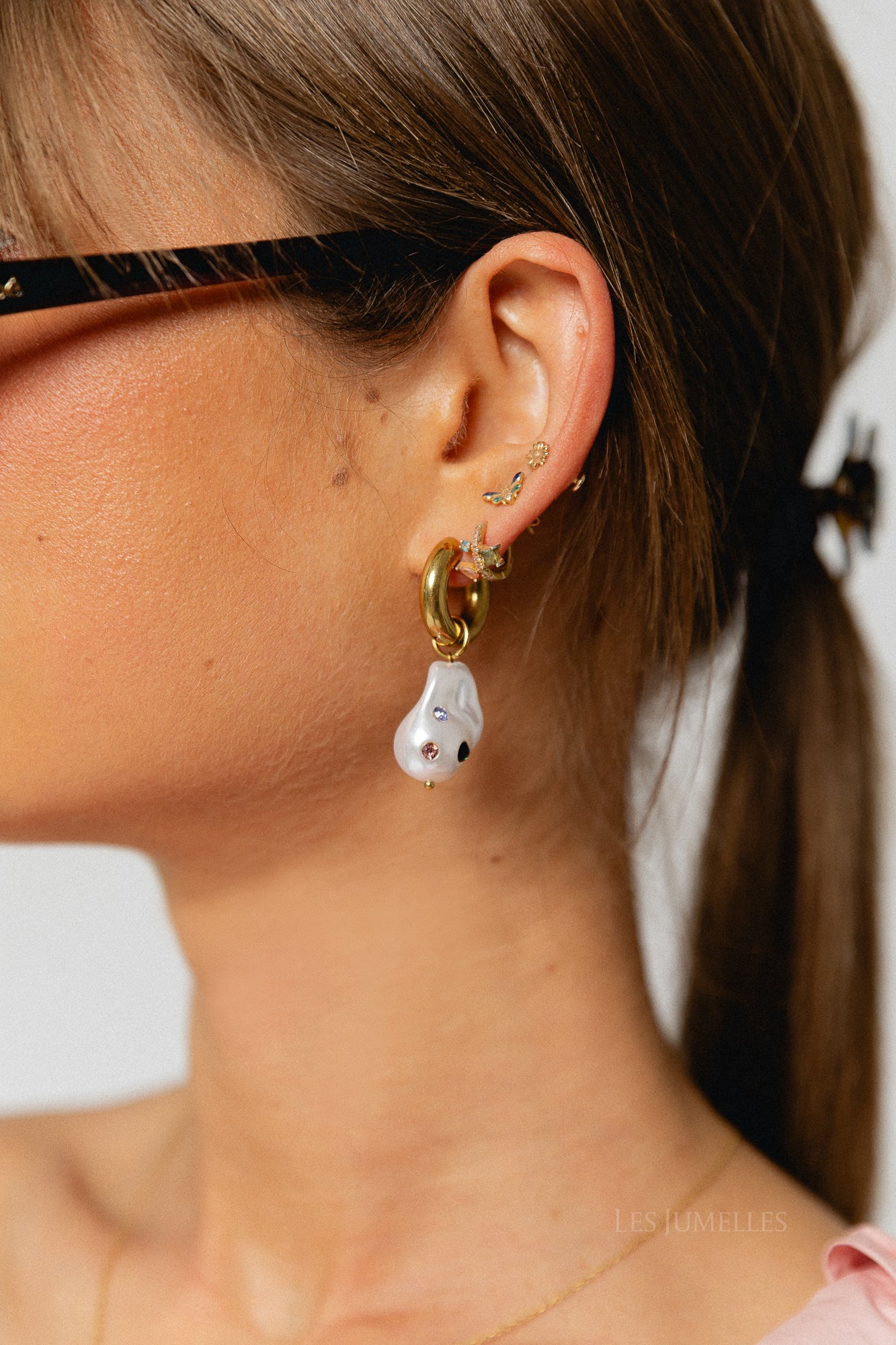 Pearl drop earrings gold