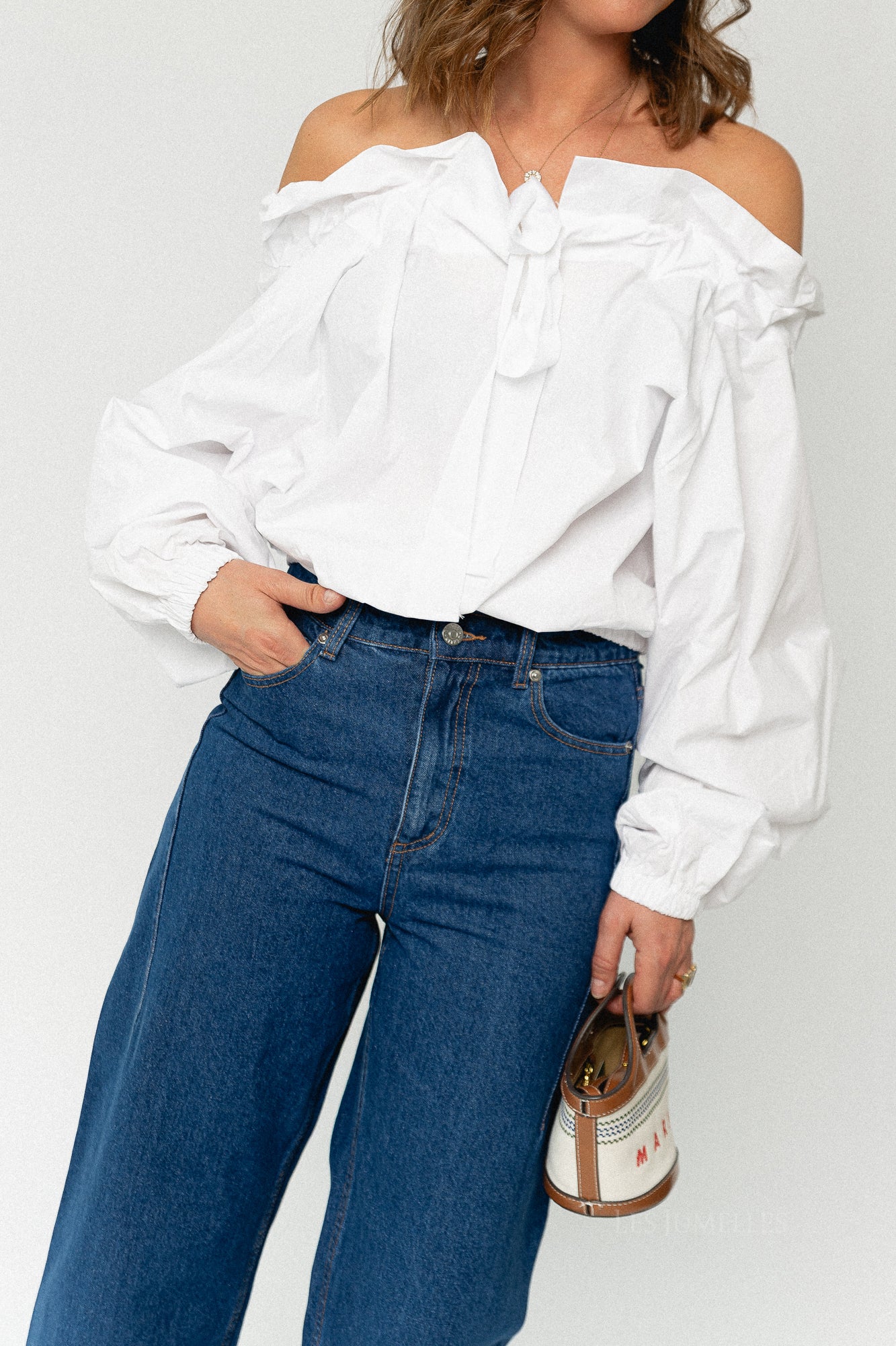 Isaline off-shoulder blouse white