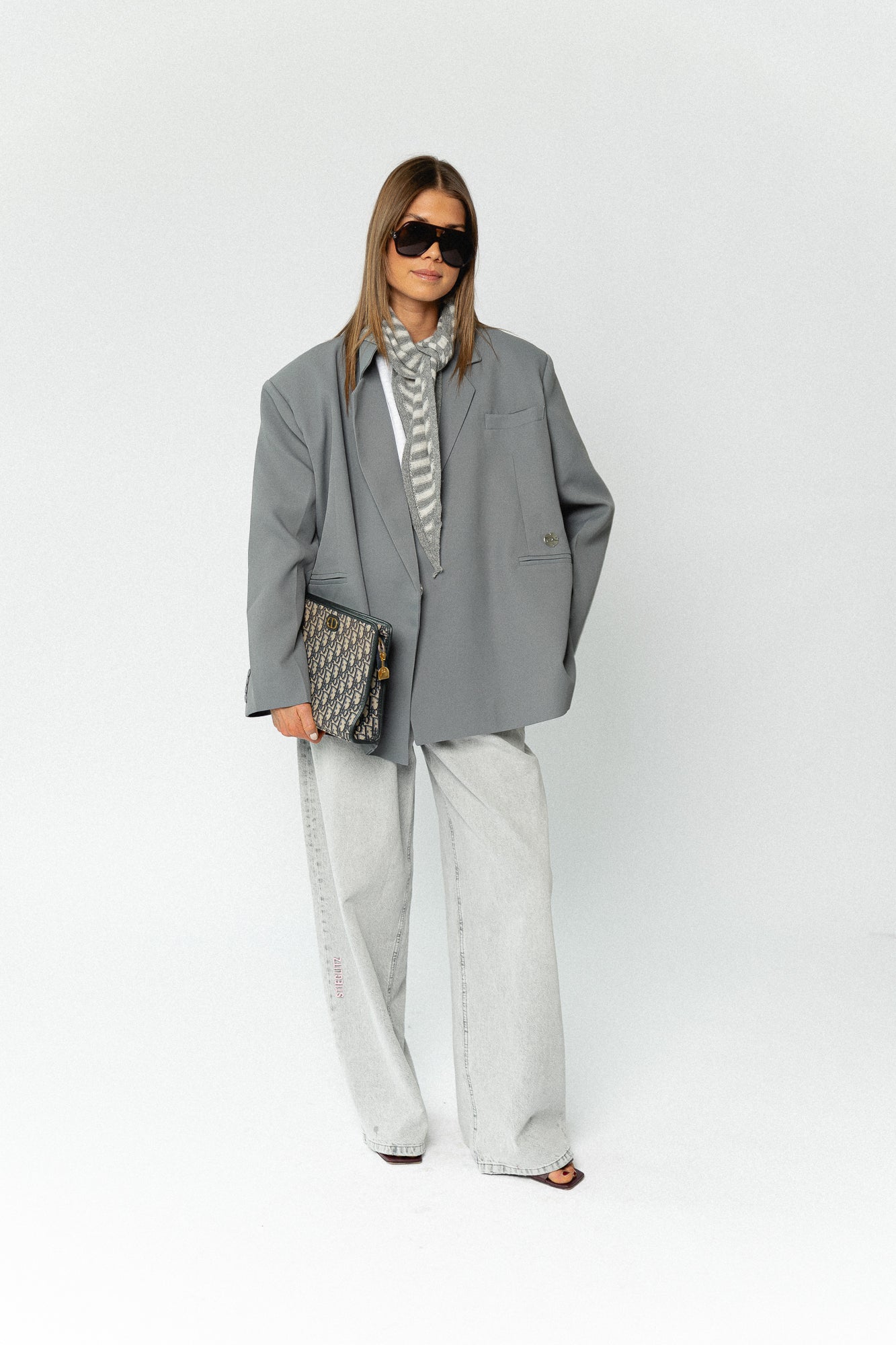 Chloe oversized blazer mockingbird