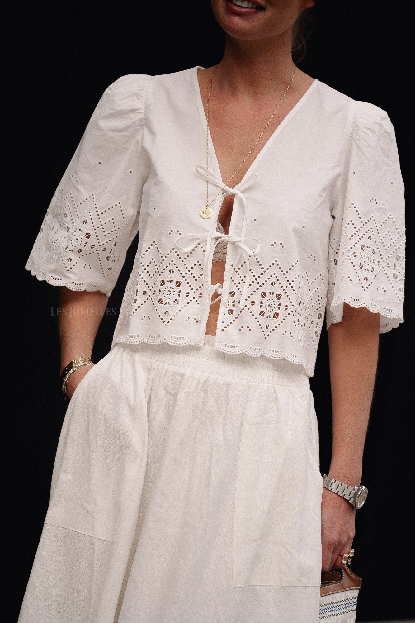 Linda short embroidered blouse white