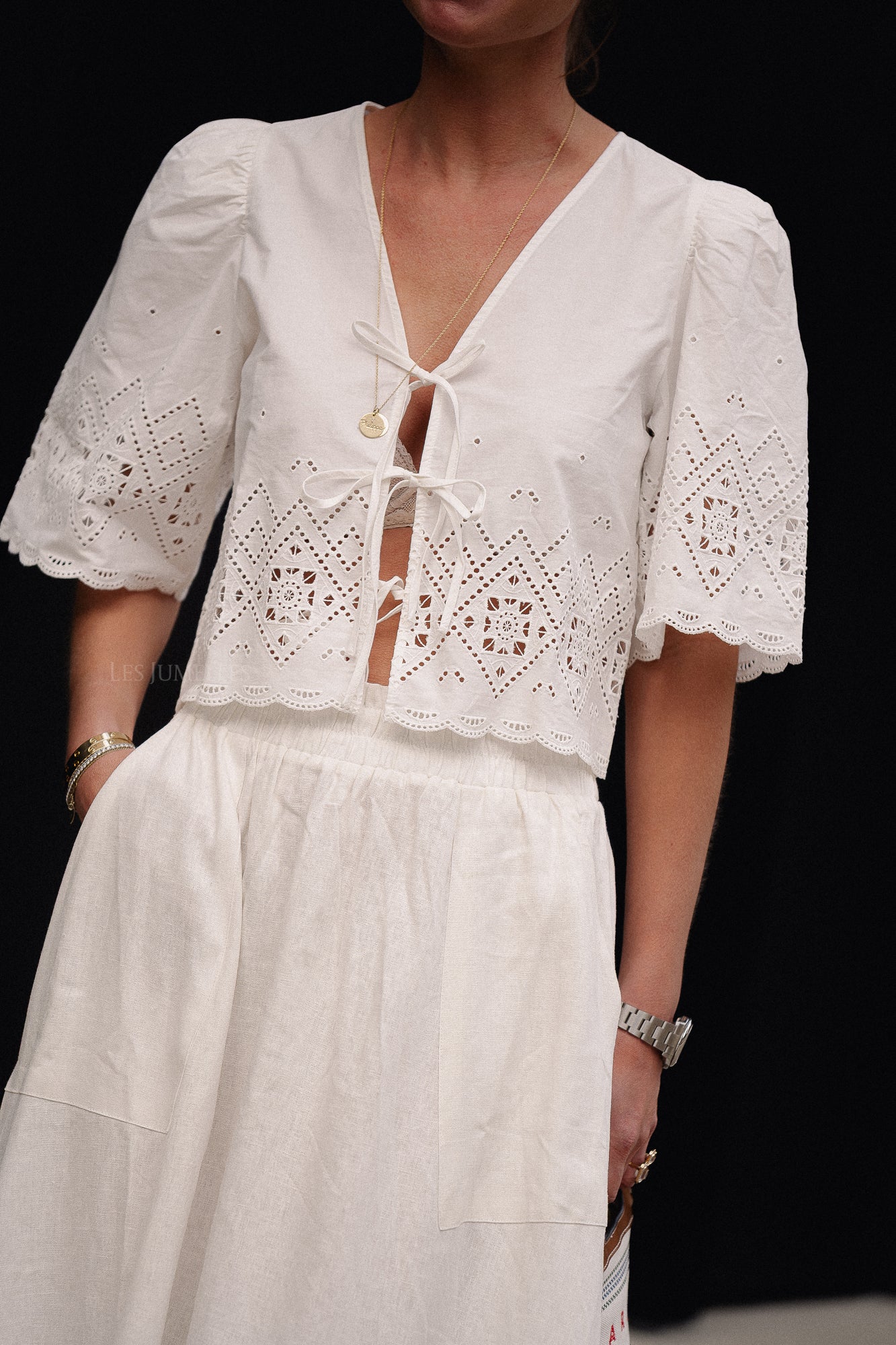 Linda short embroidered blouse white