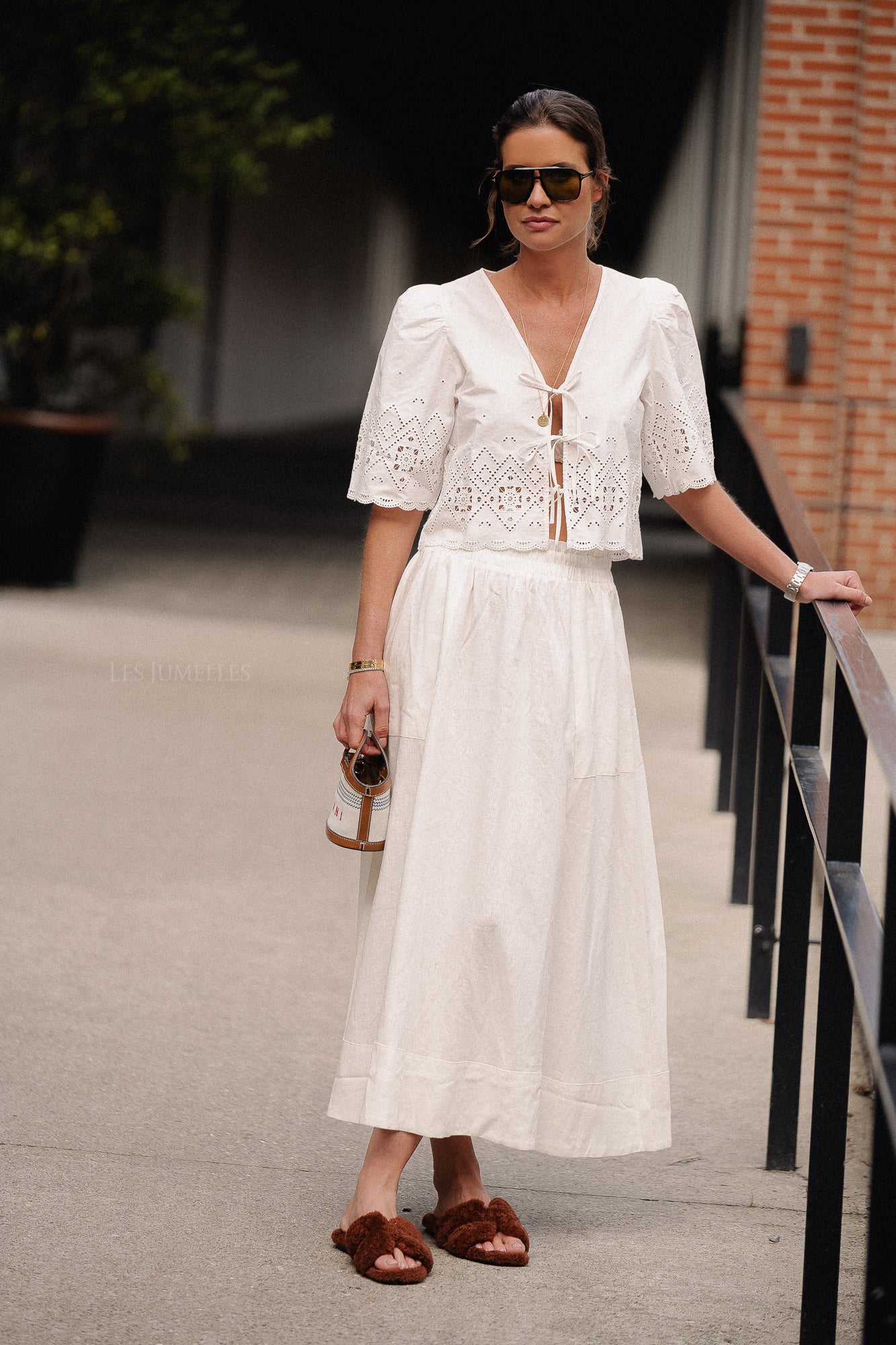 Linda short embroidered blouse white