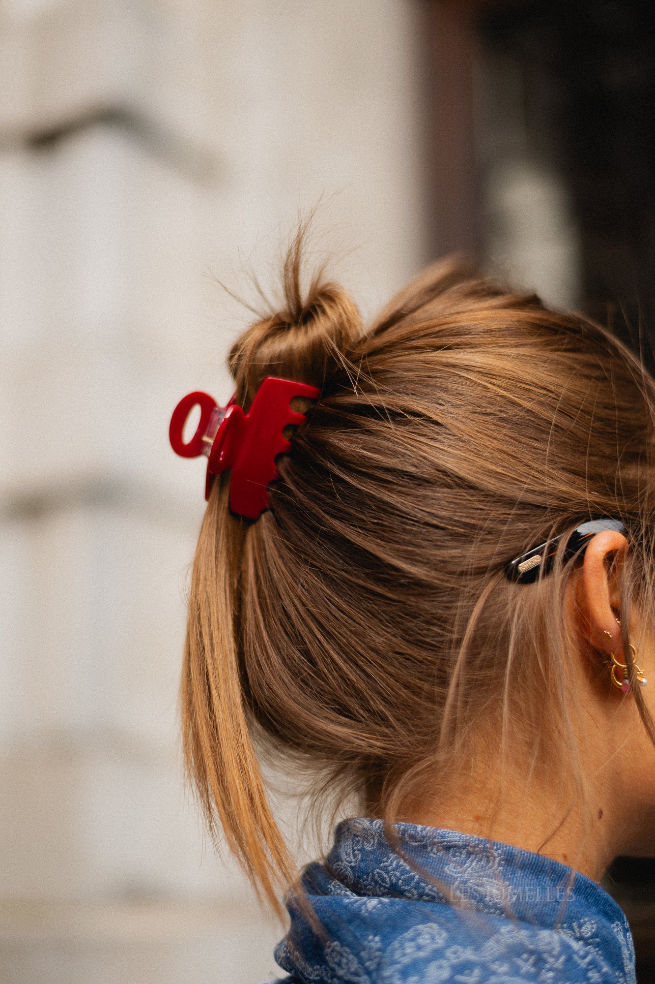 Hollow hairclip deep red