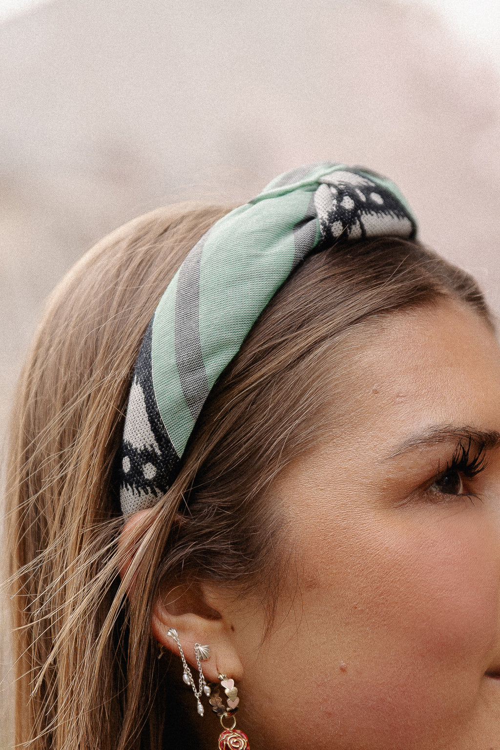 Knot hairband 13G green/black