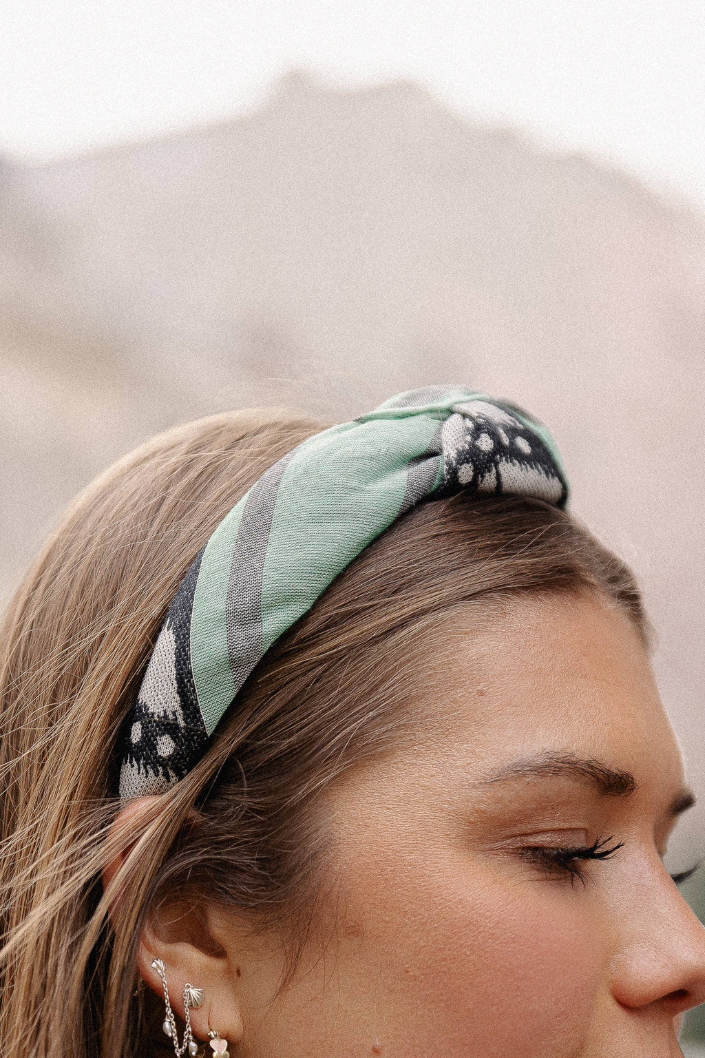 Knot hairband 13G green/black