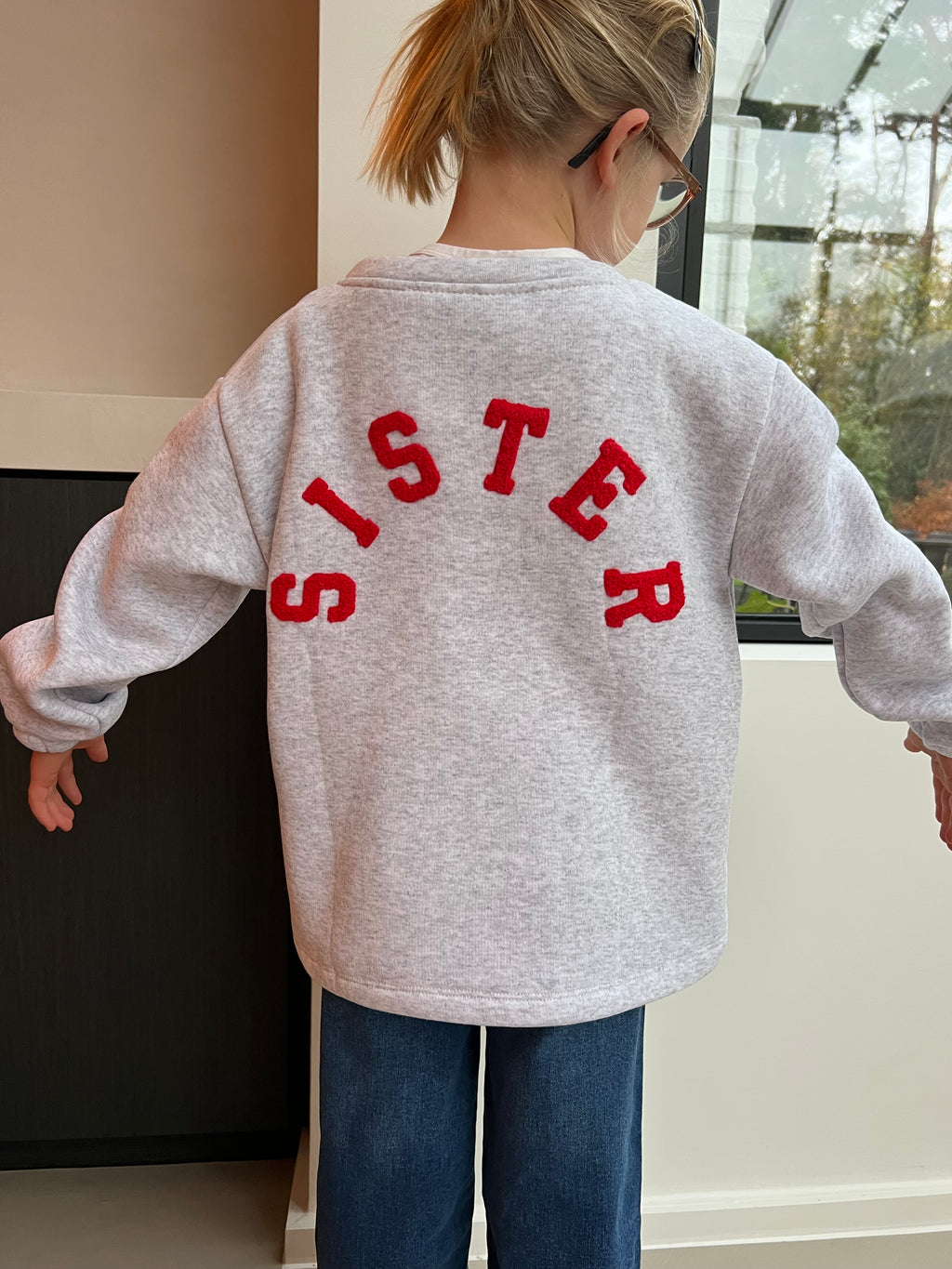 'Sister' sweater grey/red