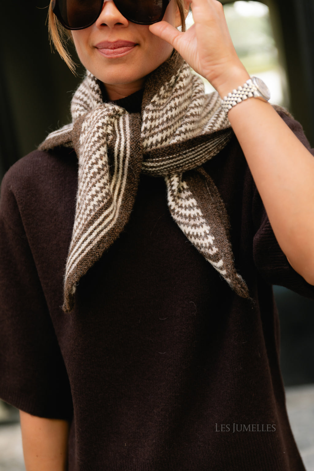 PCAmonna triangle scarf hot fudge/greige/white