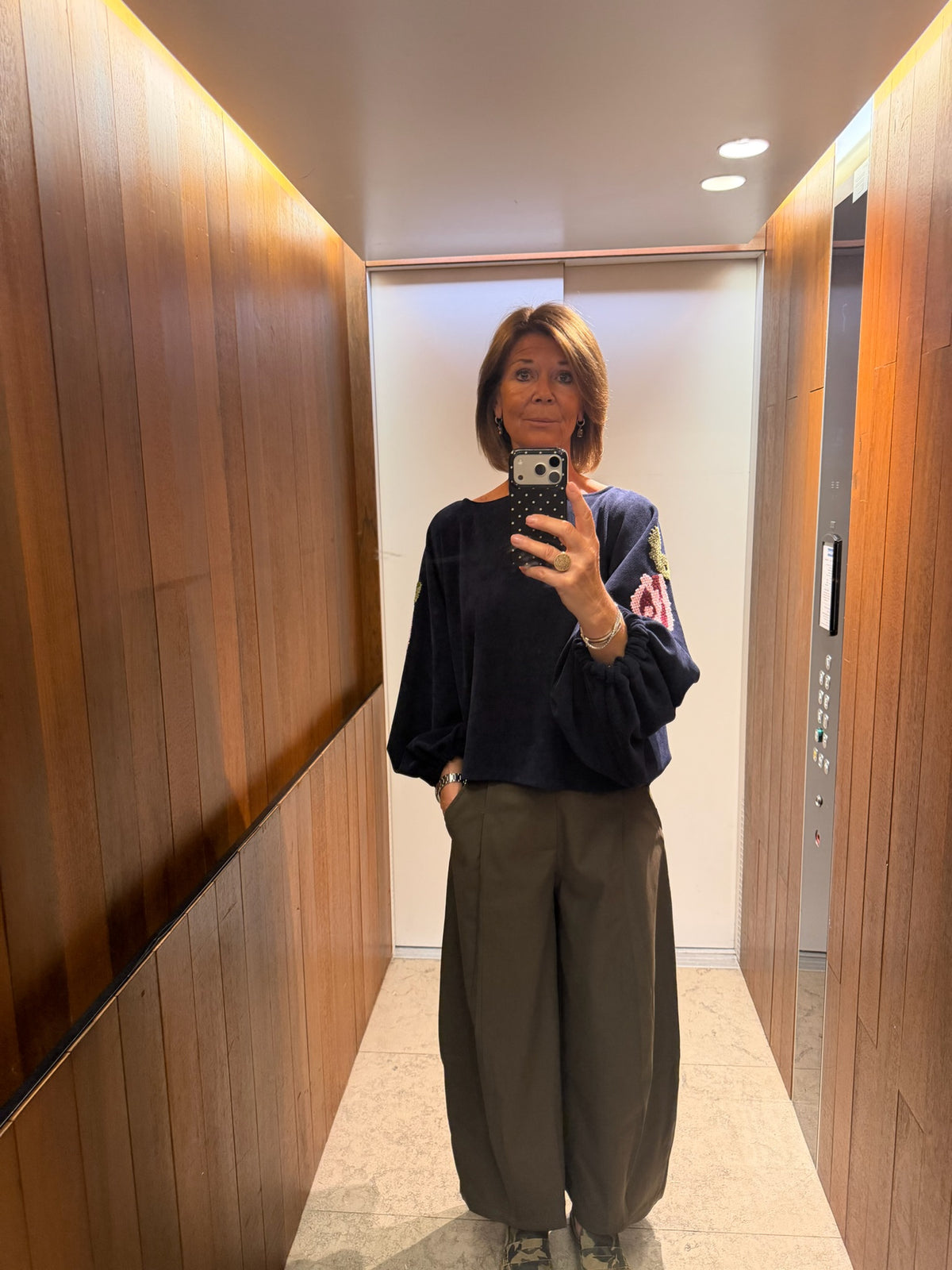 Theresa off shoulder sweatshirt navy