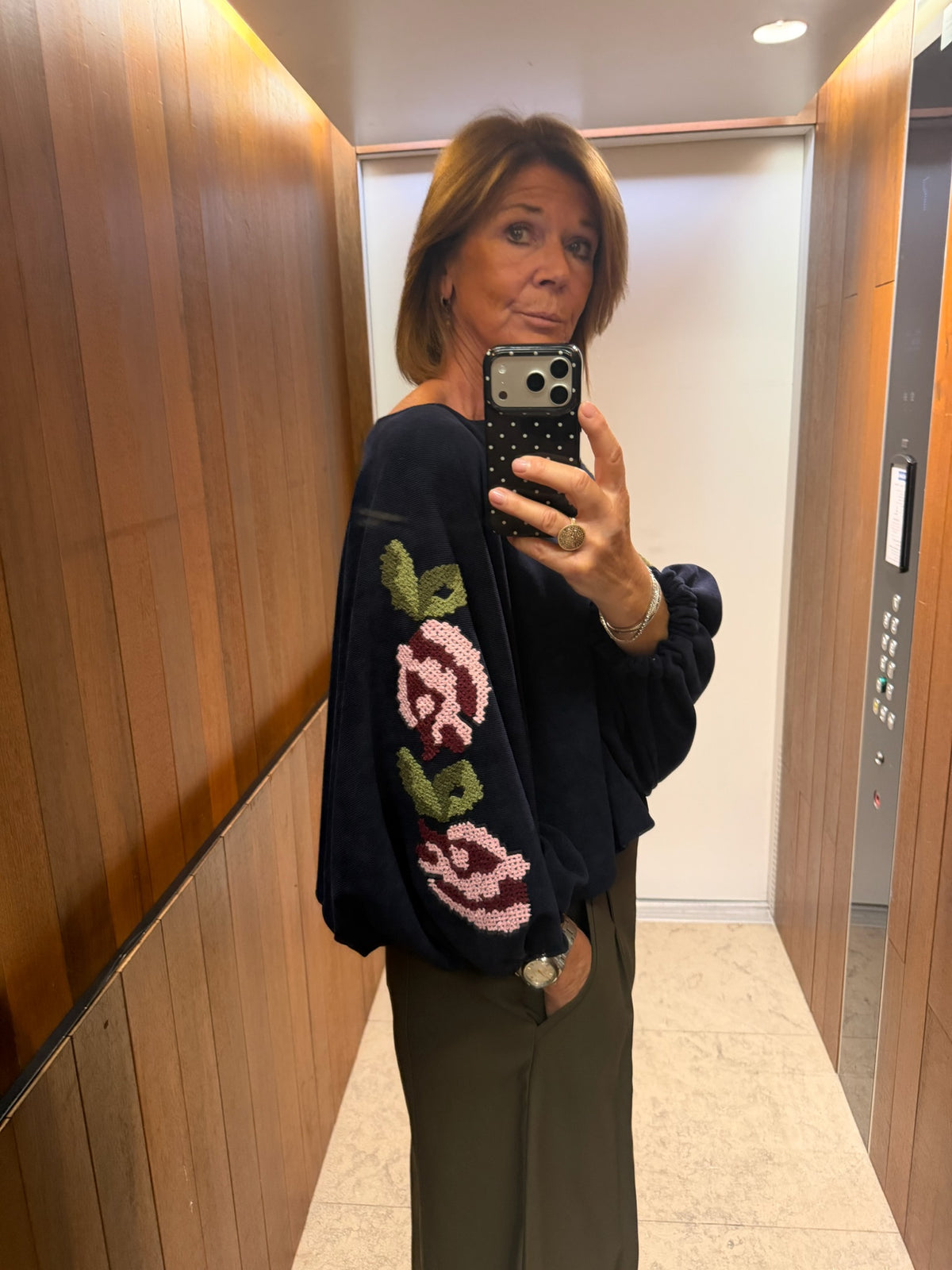 Theresa off shoulder sweatshirt navy