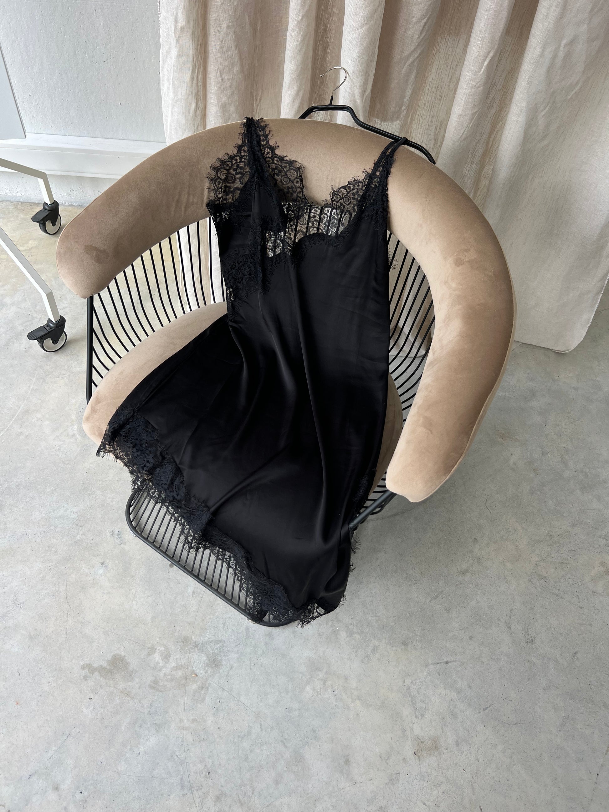 Odette lace dress black