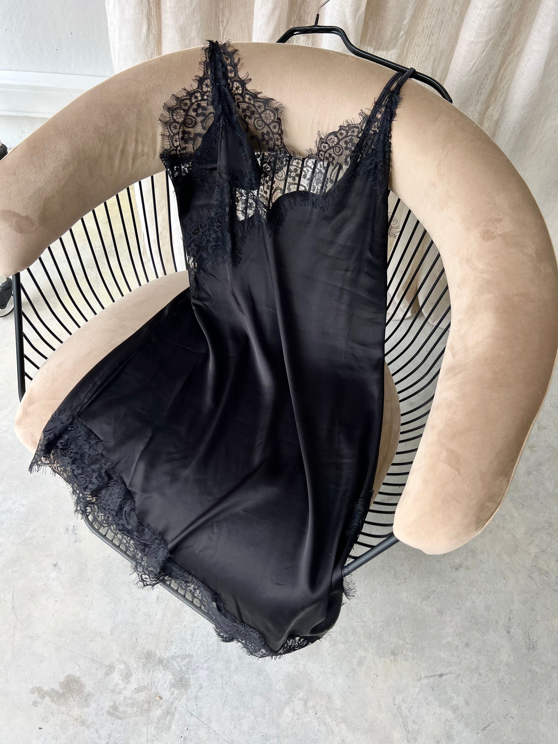 Odette lace dress black