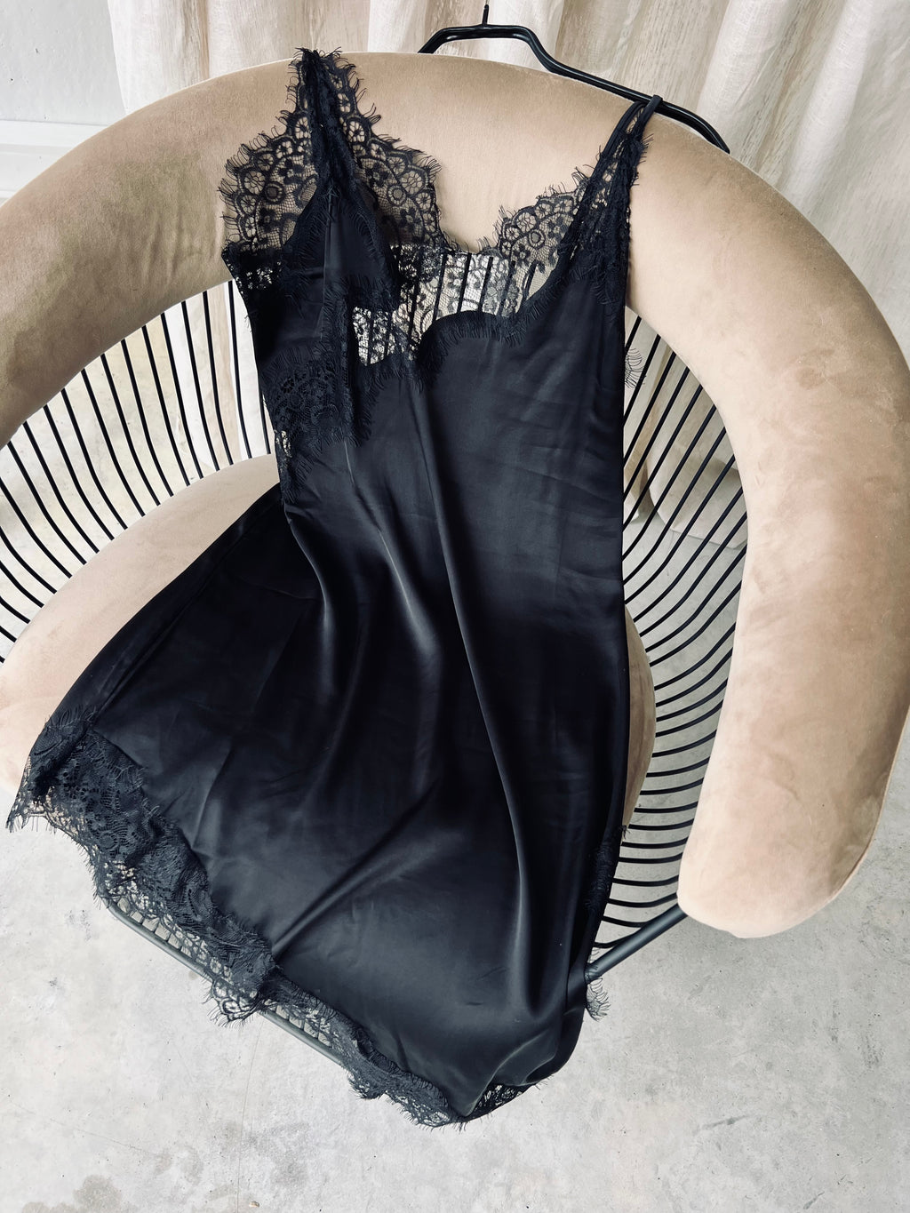 Odette lace dress black