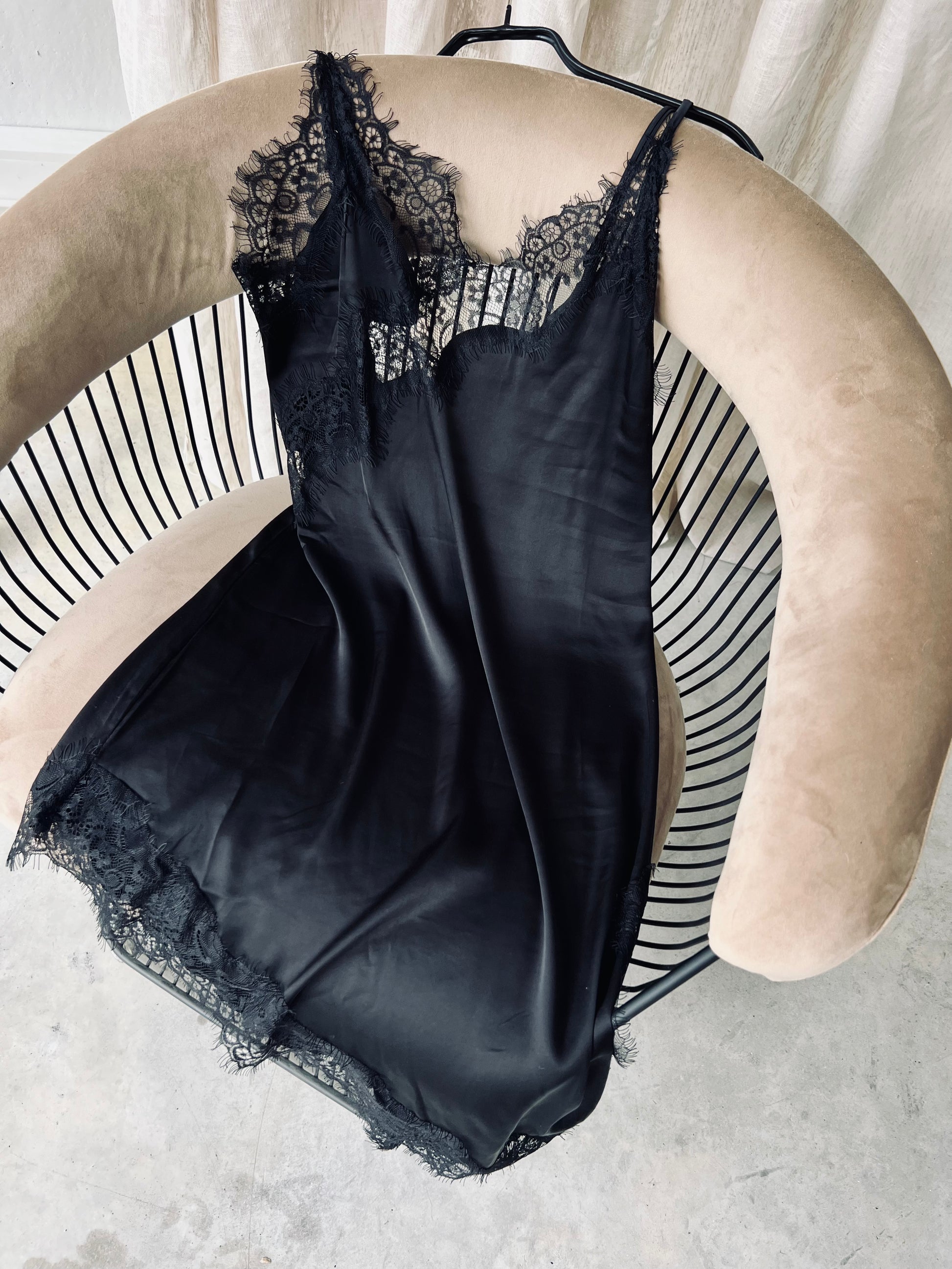 Odette lace dress black