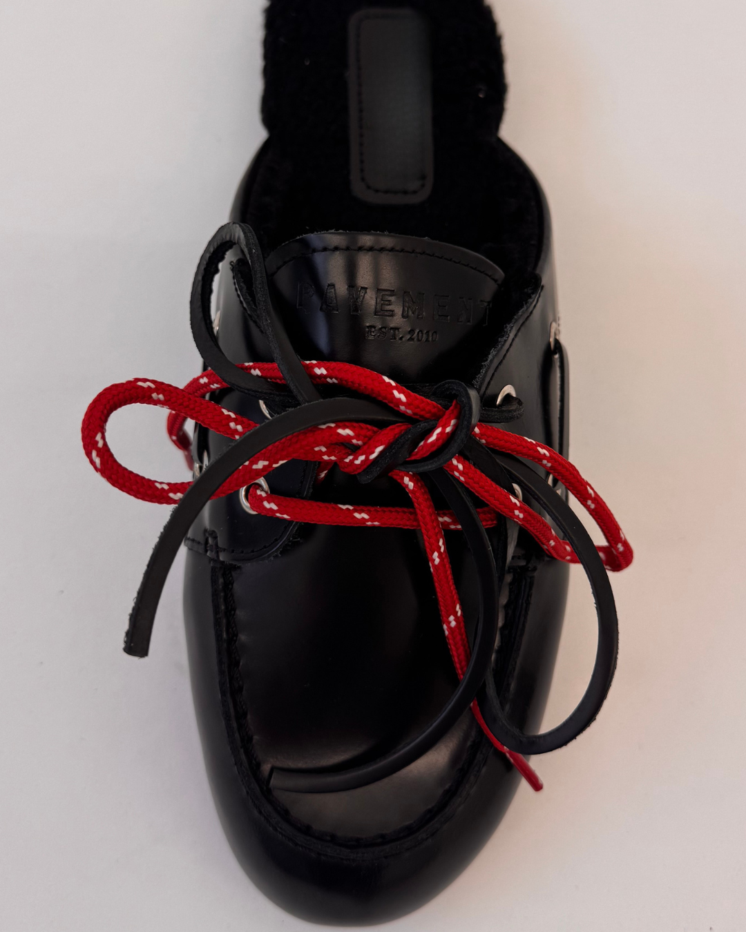 PAYasma lace fur loafers black polido