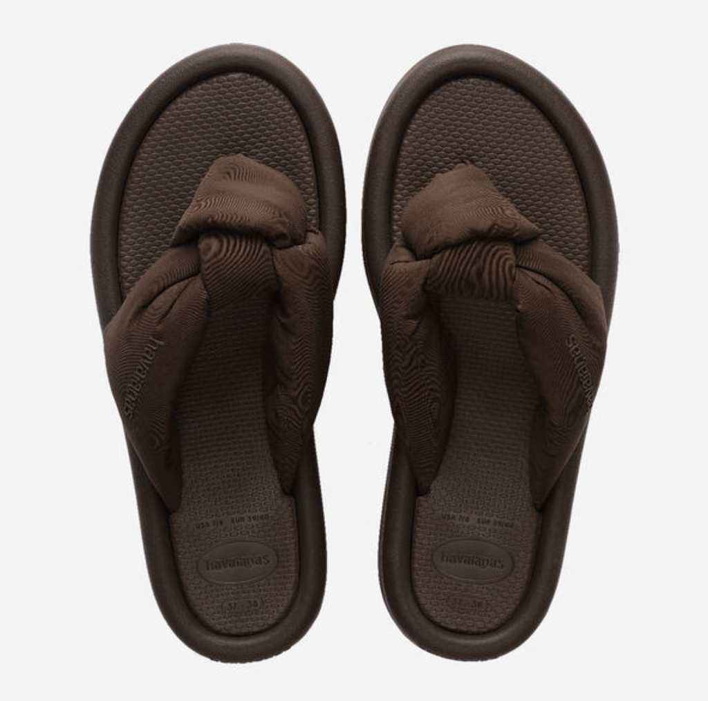 Havaianas over puffed up dark brown
