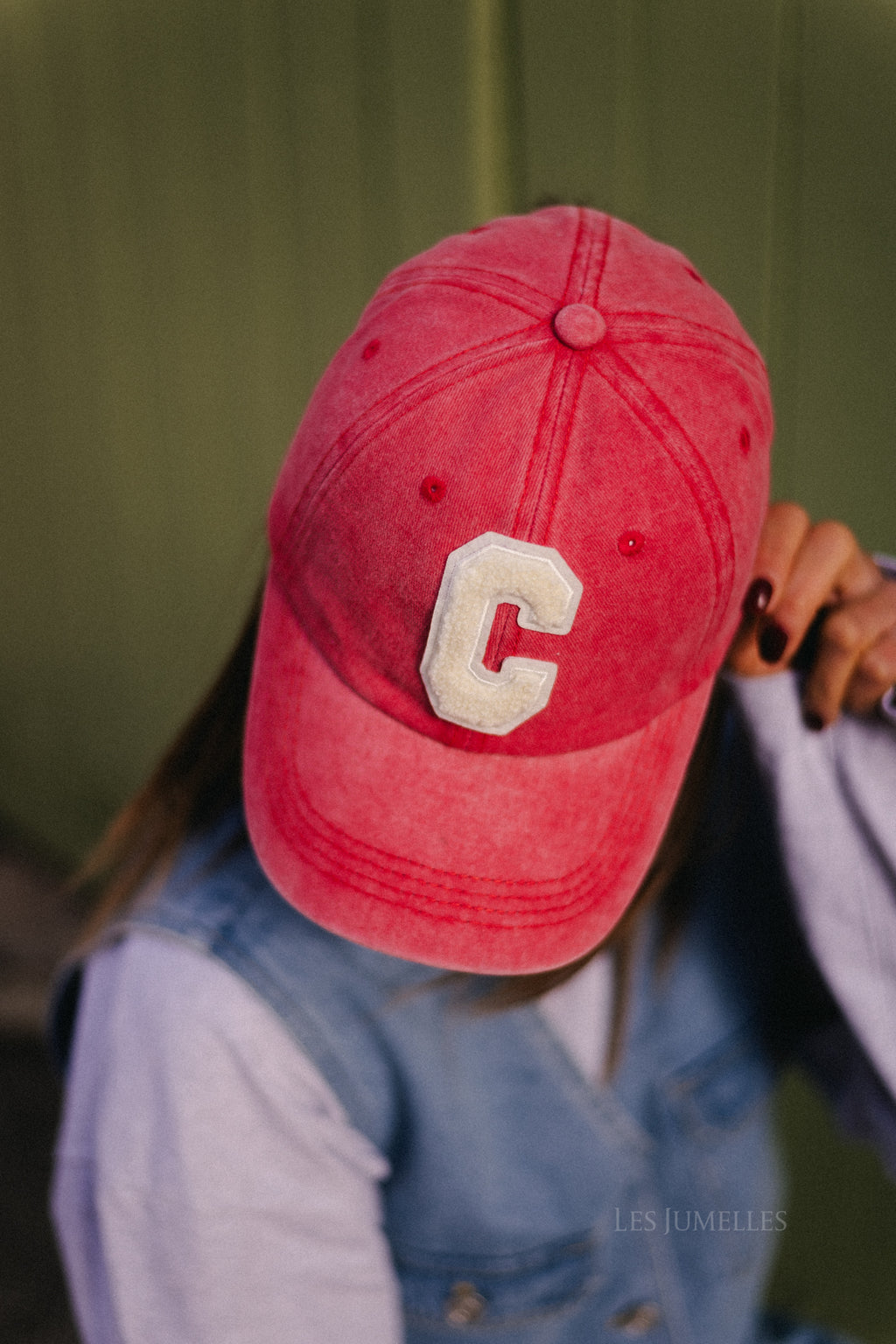 'C' cap washed red denim