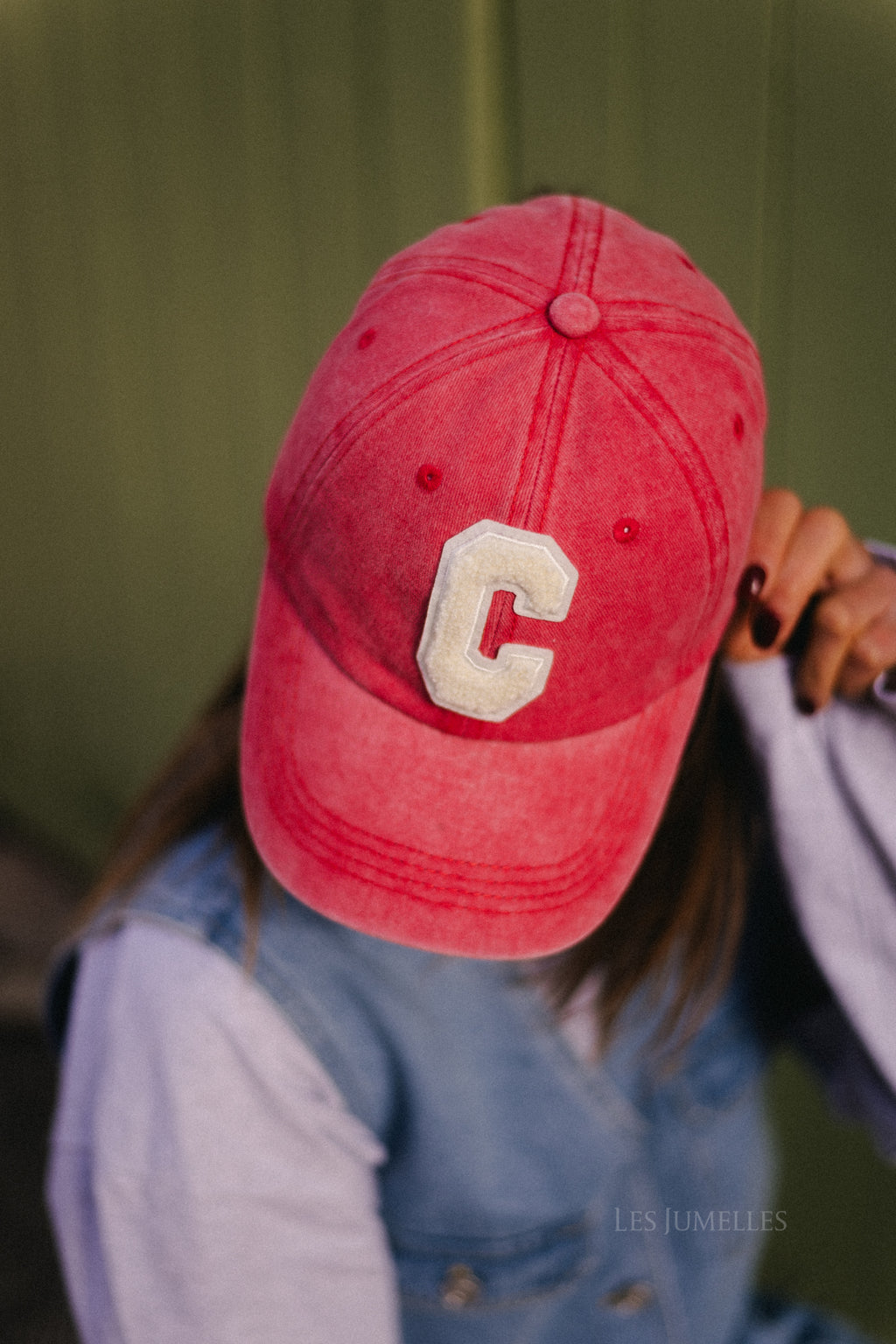 'C' cap washed red denim