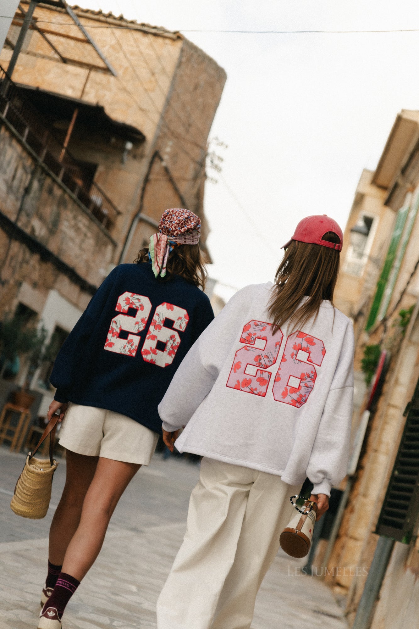 Embroidered 26 sweater grey