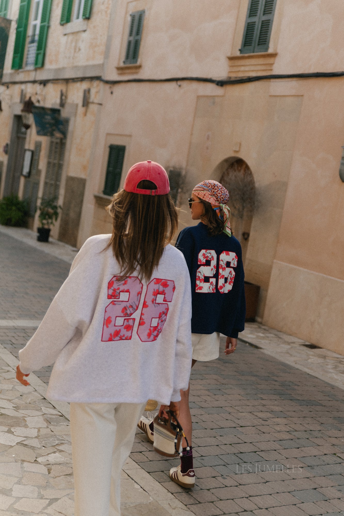 Embroidered 26 sweater grey