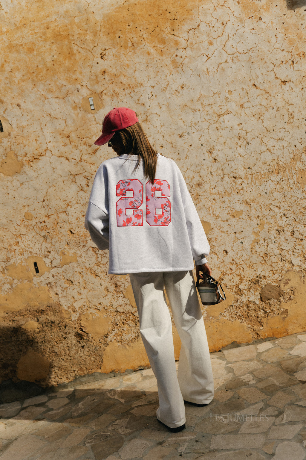 Embroidered 26 sweater grey