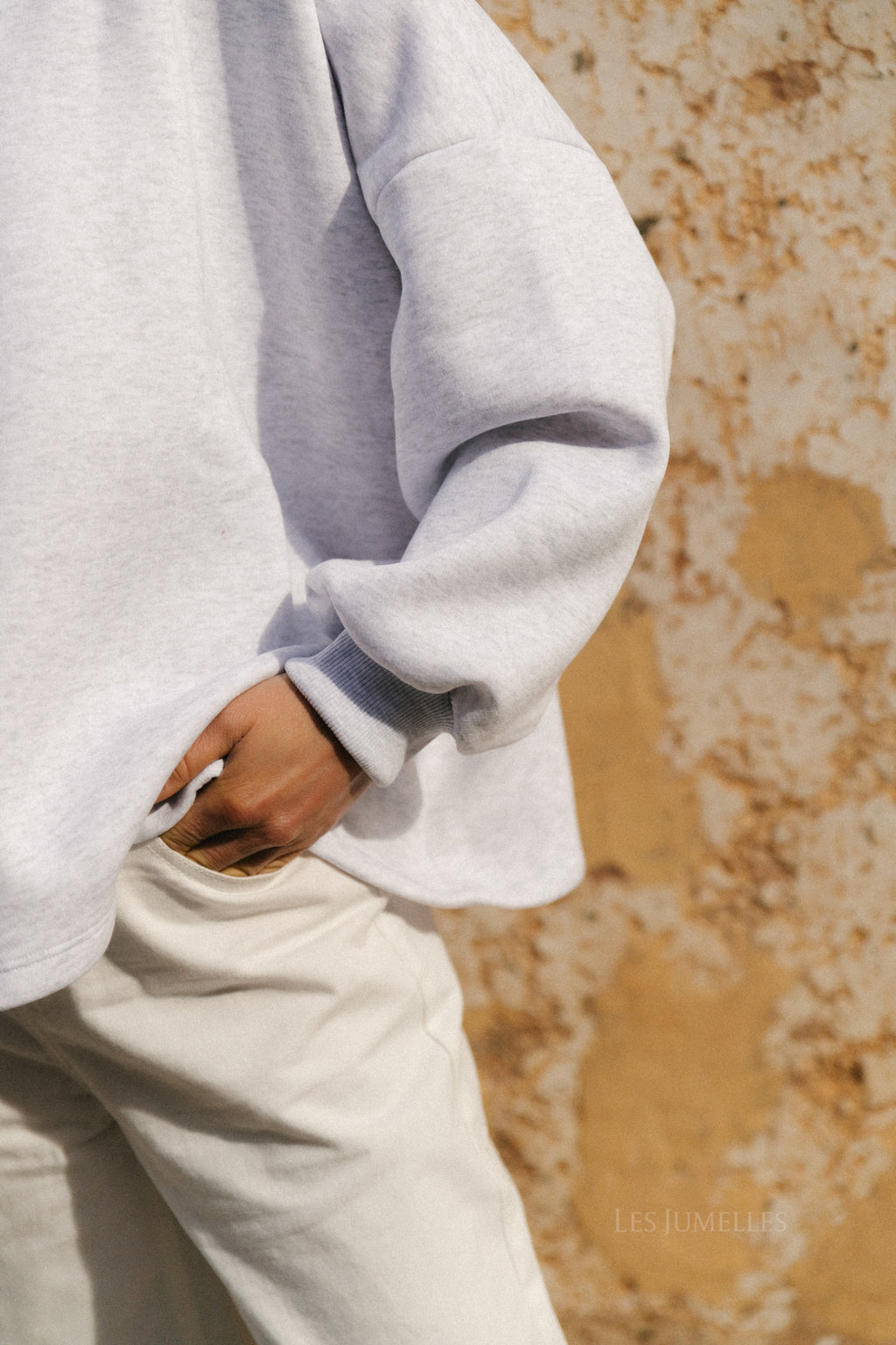 Embroidered 26 sweater grey