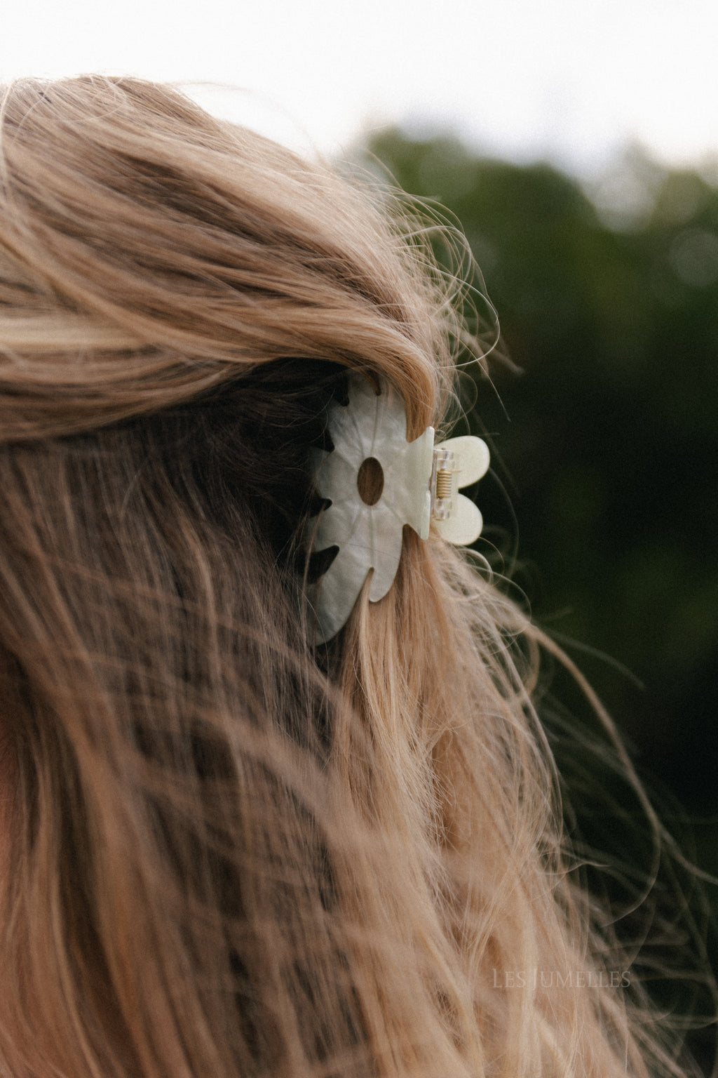 Marbie magnolia hair claw buttercream white