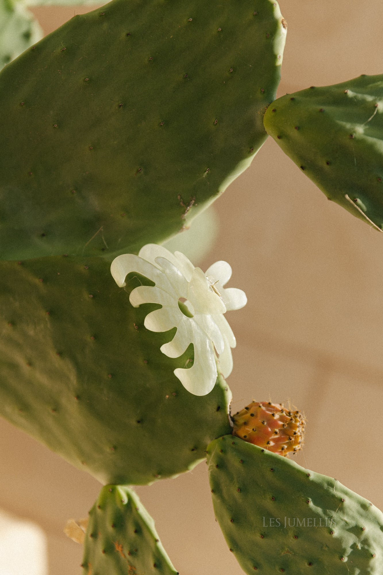 Marbie Magnolia Haarclip in Buttercream White