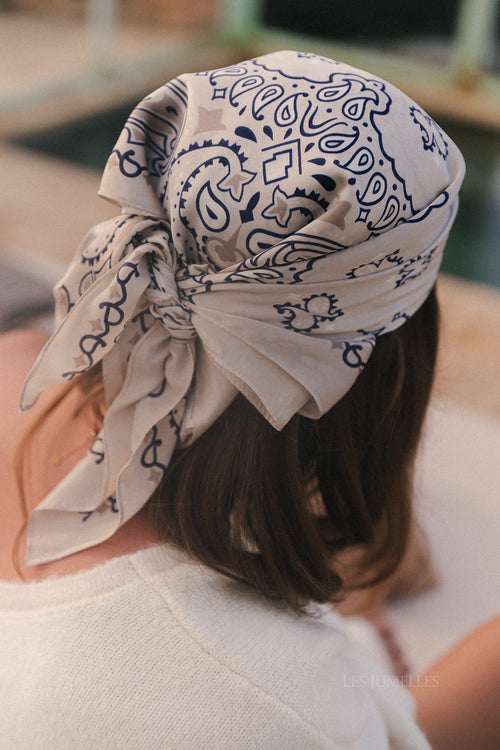 Bandana print scarf beige