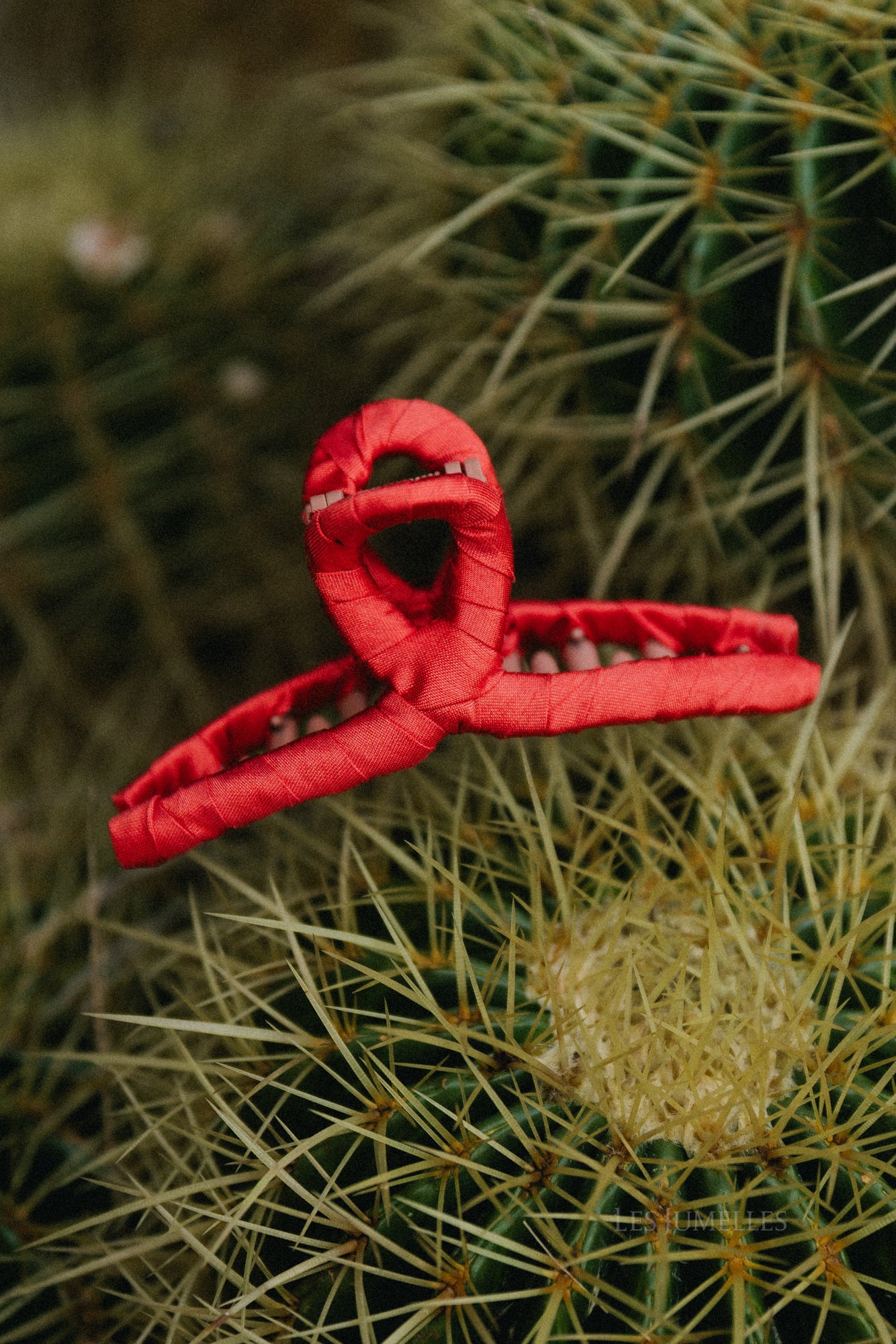 Tila Celabrina Haarclip in Grenadine Red