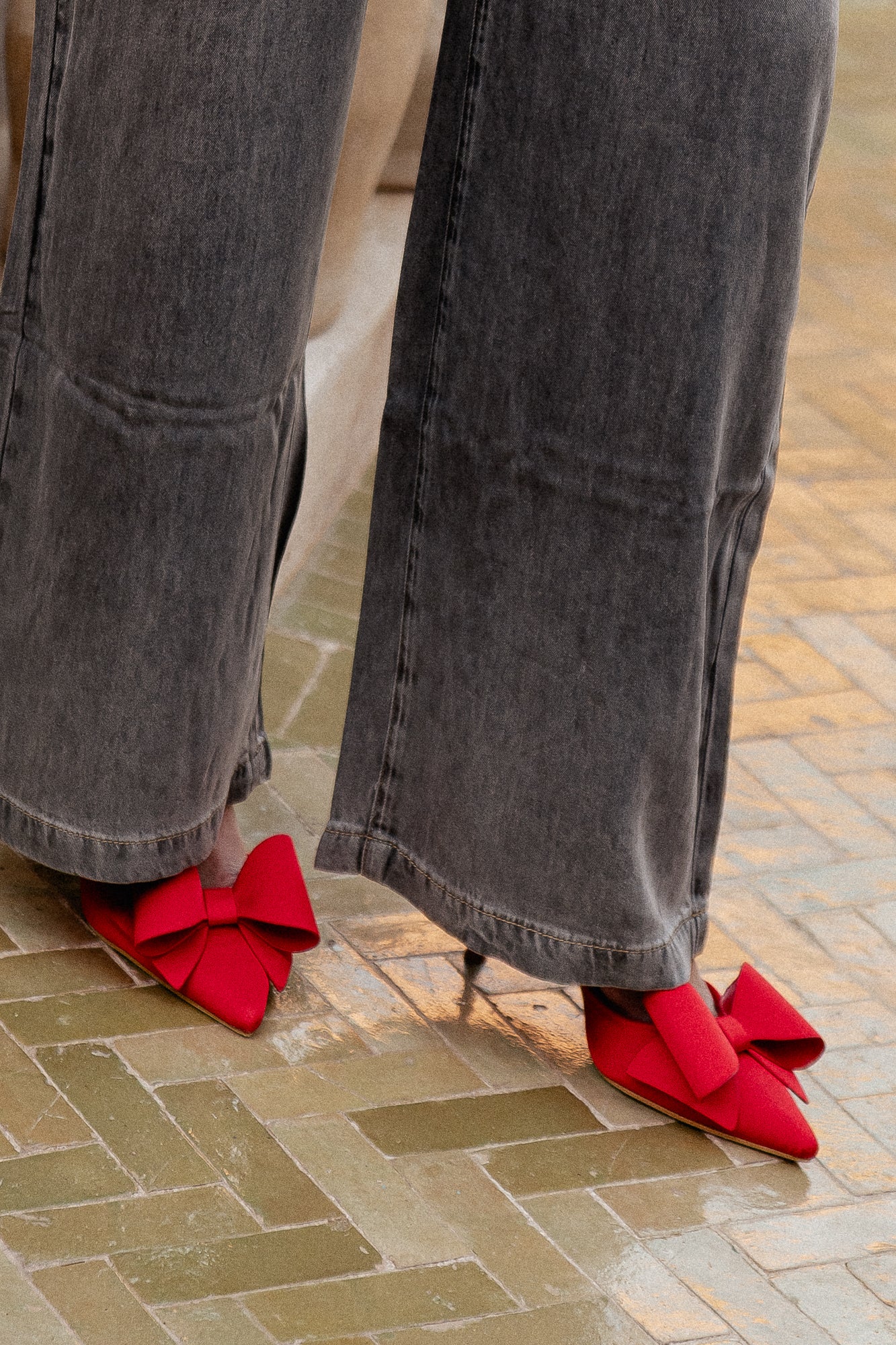 Cara bow heels red