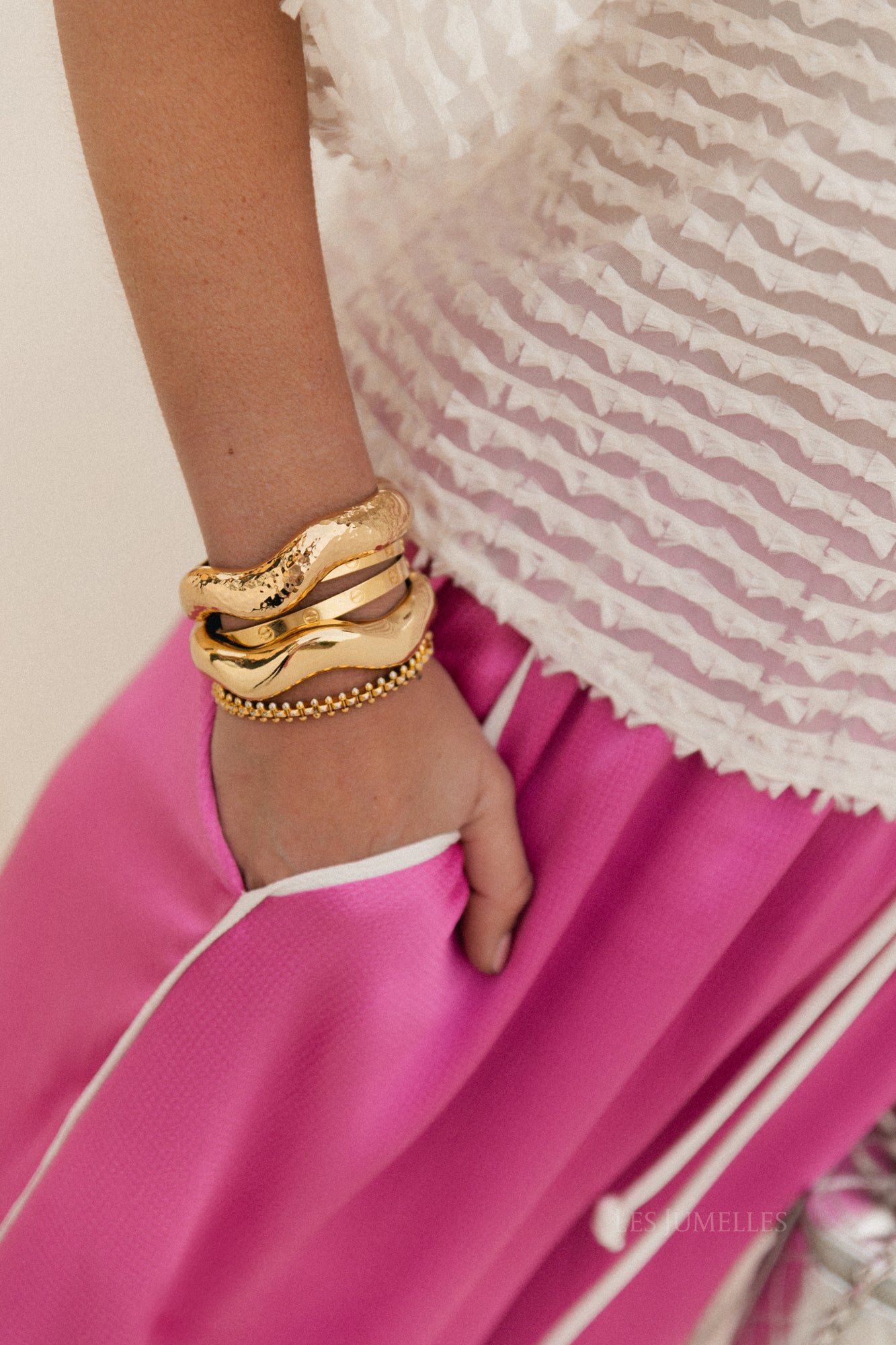 Sculptural wave bracelet - gold