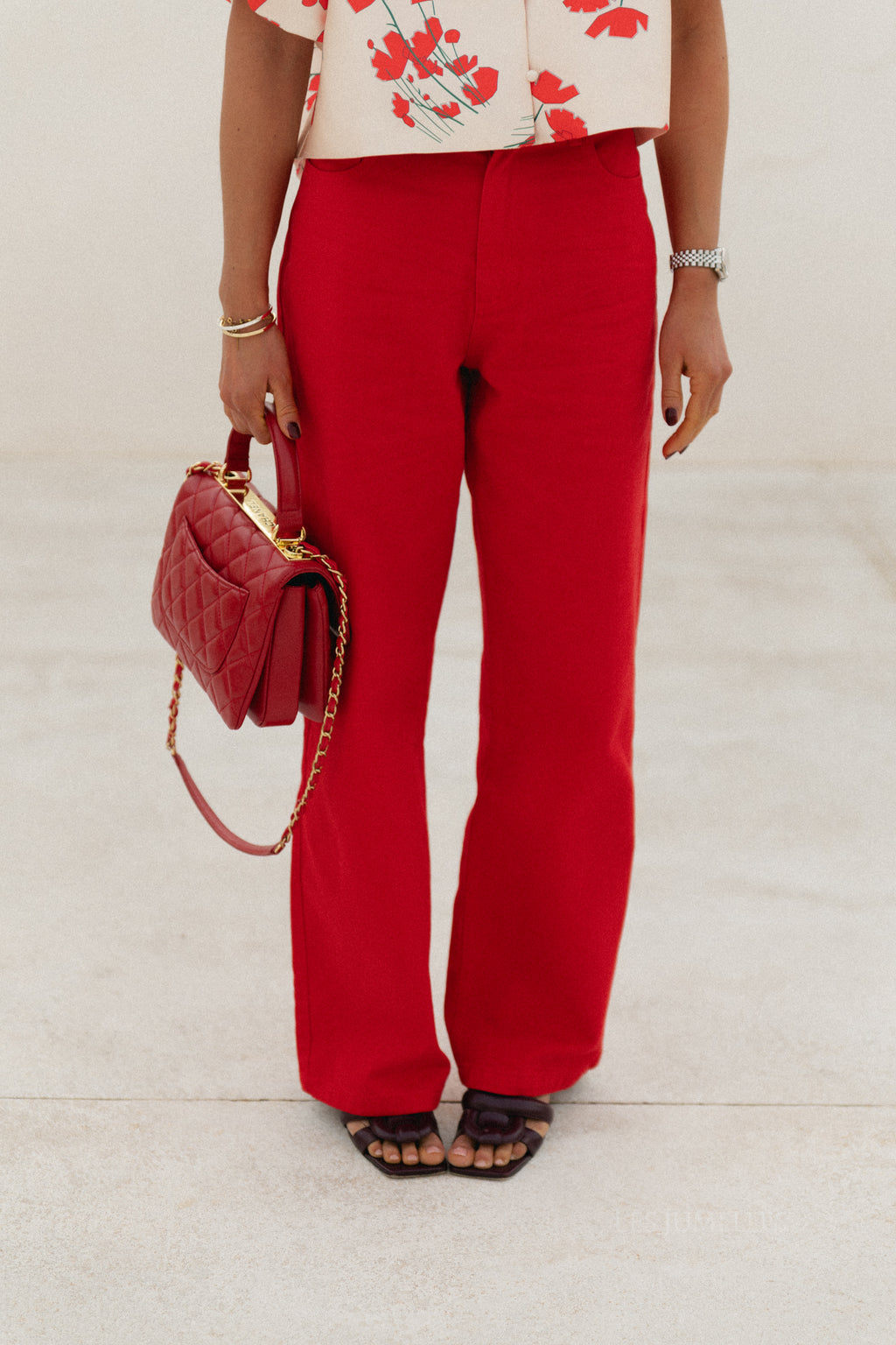 Pantalon large en denim TNS rouge tulipe