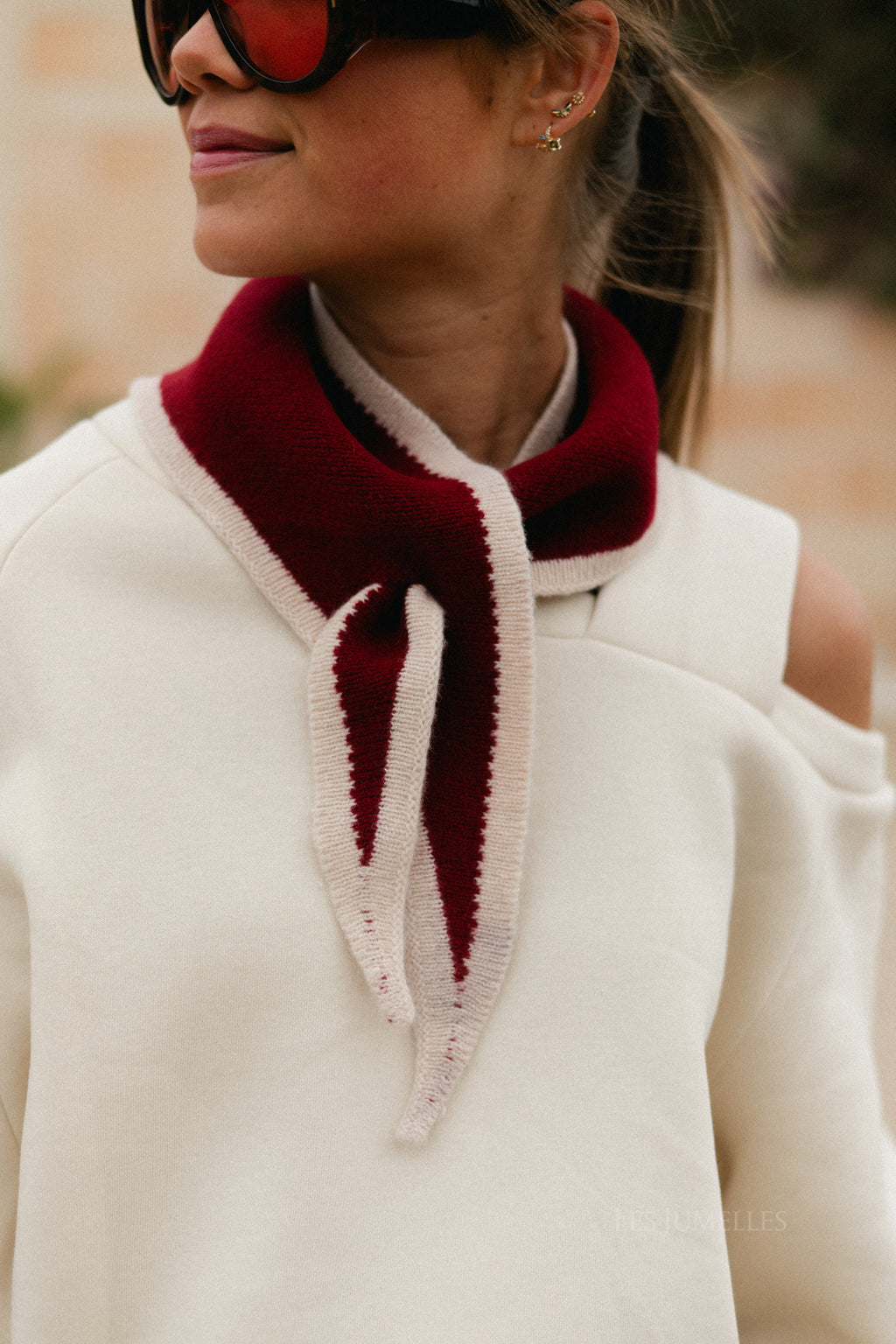 Lizzy wool triangle scarf rumba red