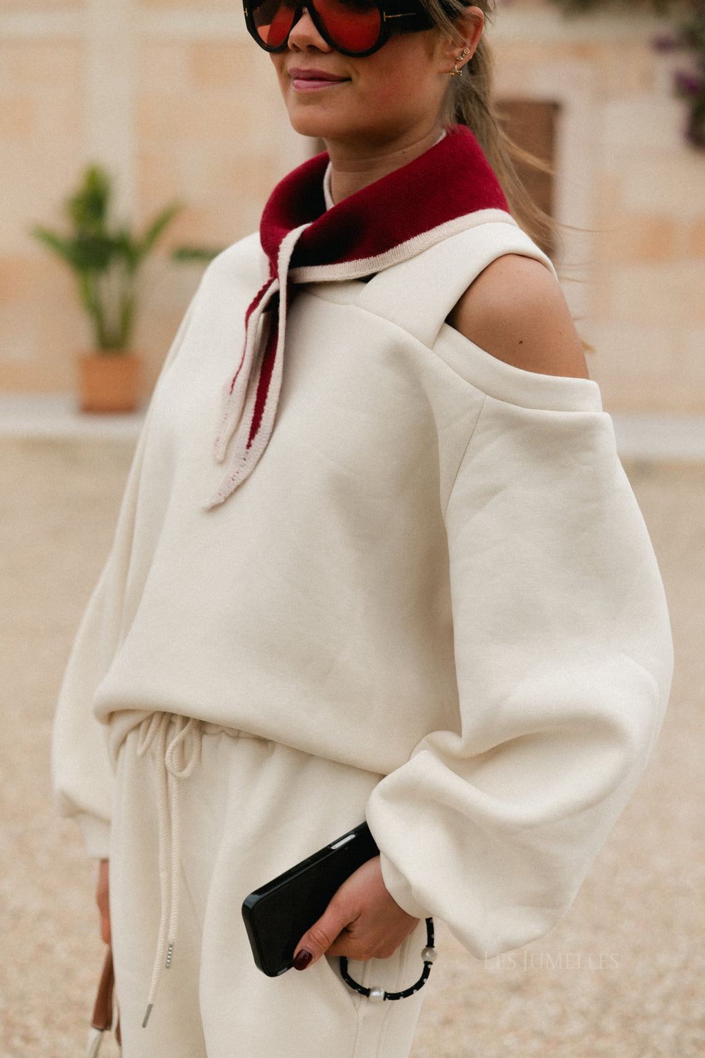 Lizzy wool triangle scarf rumba red