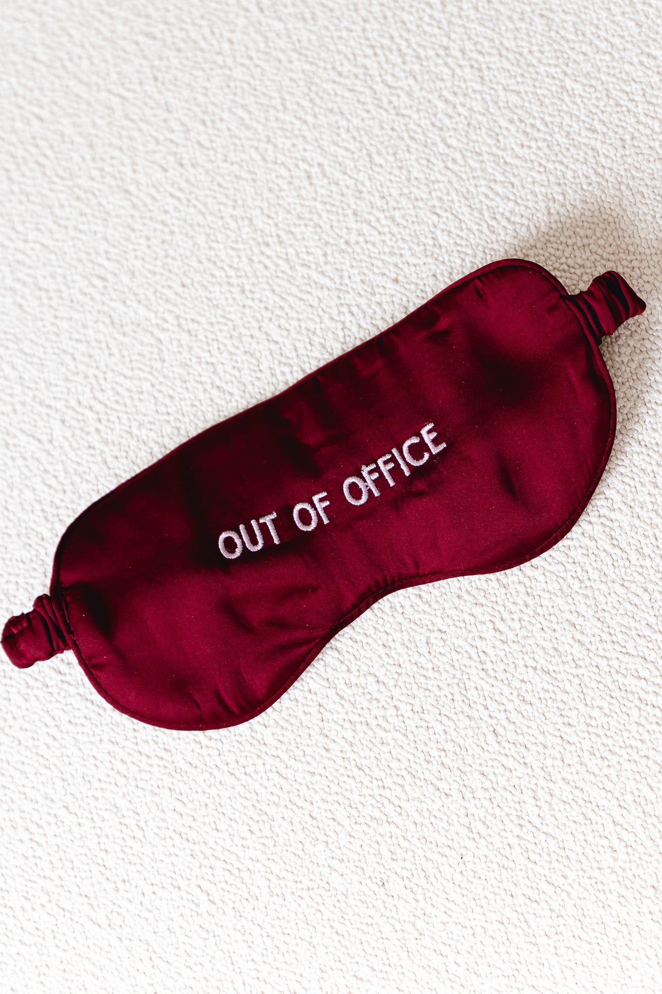 Out of office eye mask burgundy