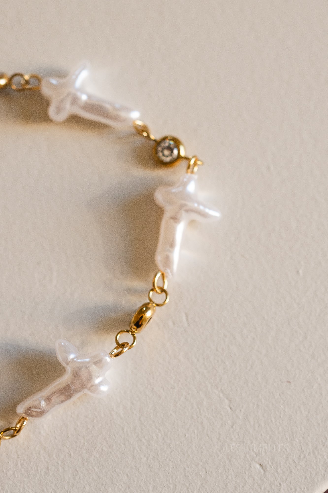 Pearl cross bracelet gold