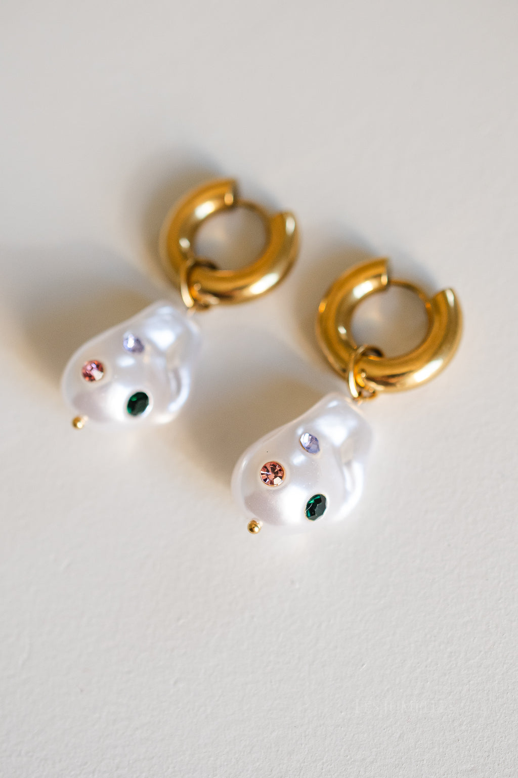 Pearl drop earrings gold